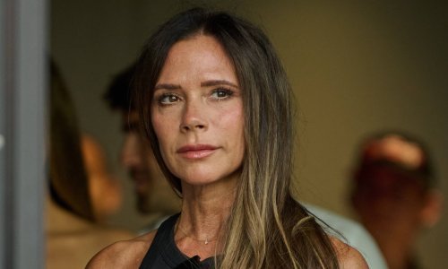Victoria Beckham pokleknula pred bizarnim čizmama koje su podijelile modni svijet
