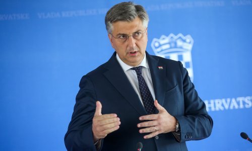 Vlada se oglasila o divljanju u Ateni: 'Dio navijača čini štetu hrvatskom nogometu'
