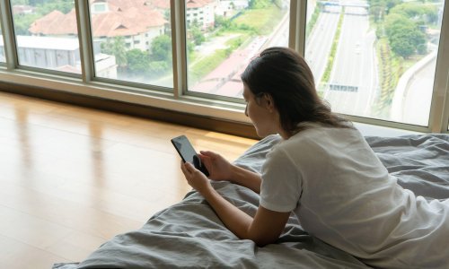 Odmah ujutro posežete za smartfonom? Evo što možete učiniti umjesto toga