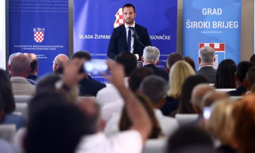Erlić u Širokom Brijegu uručio ugovore Hrvatske i BiH vrijedne dva milijuna eura