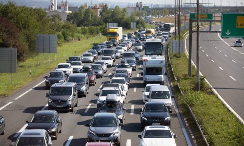 Kilometarske kolone na autocestama, granici i turističkim mjestima