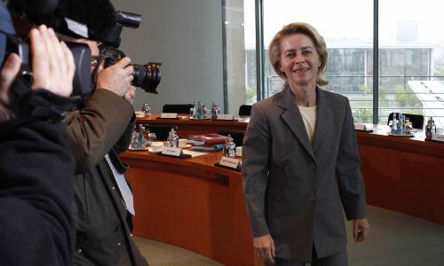 Merkel navija za Ursulu von der Leyen