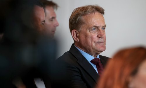 Policija kazneno prijavila dvojicu novinara zbog uhođenja Božidara Kalmete