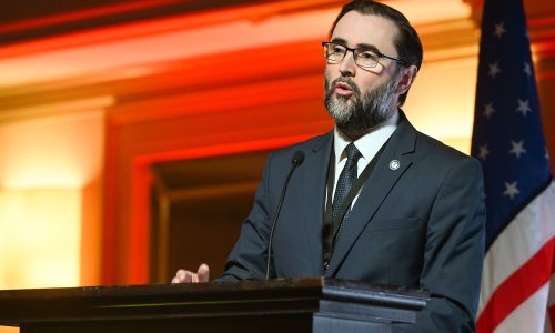 Obveza liječnika da vraćaju bruto plaće ustanovama - protuustavna