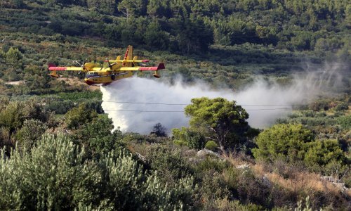 Požar kod Kaštela, zračne snage stavile ga pod kontrolu
