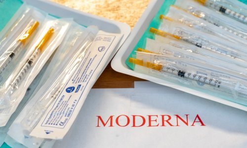 Zbog pada potražnje za cjepivom i Moderna bilježi značajne gubitke