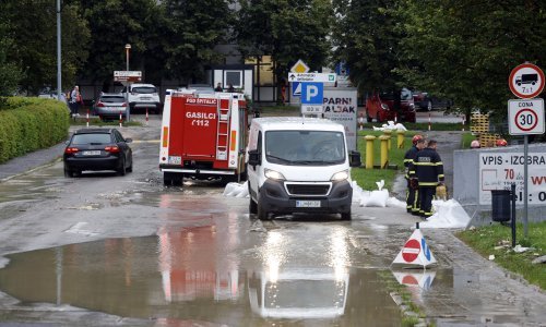 Civilna zaštita: Ne lovite oluje, ne radite selfieje i ne vozite automobile!