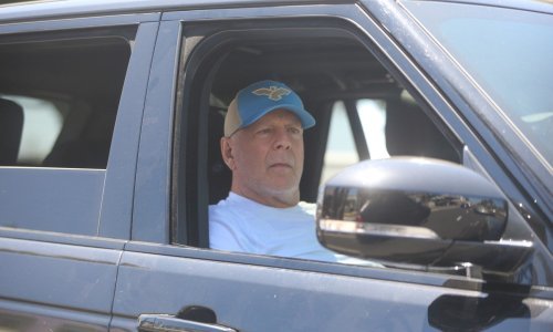 Bruce Willis snimljen u izlasku s prijateljima