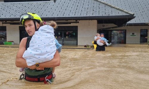 Heroji katastrofe: Vatrogasci spasili 22 djece iz vrtića kod Ljubljane