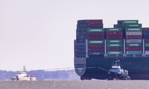 Tegljač brodova u Sueskom kanalu potonuo nakon sudara s tankerom