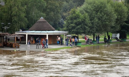 Mura se izlila na šetnicu u Murskom Središću