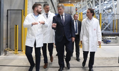 Premijer Plenković obišao modernizirani pogon Aluflexpacka u Drnišu