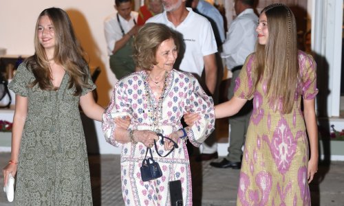 Ovaj chic model pristaje svakoj dobi, a dokaz su i članice kraljevske obitelji