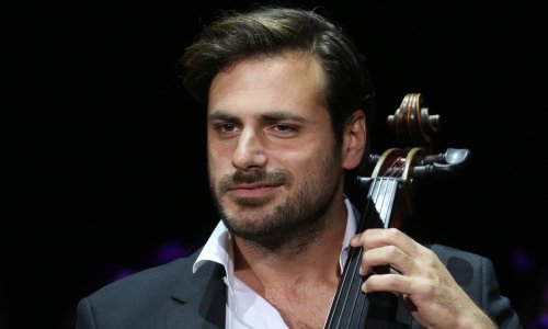 Stjepan Hauser oduševio fanove fotografijom na kojoj pozira sa svojim roditeljima