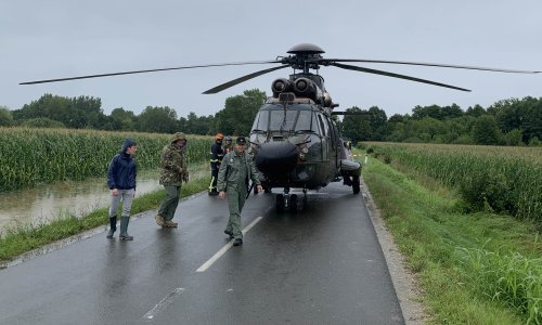 Hrvatski vojni helikopter u Sloveniji pomaže nakon olujnog nevremena