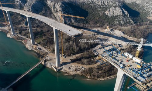 Spektakularni most na autocesti u BiH nije ni pušten u promet, a već je napuknuo