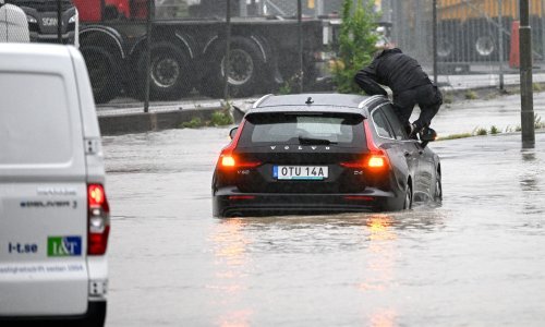 Snažna oluja Hans pogodila Švedsku i Norvešku, potopila domove i ceste