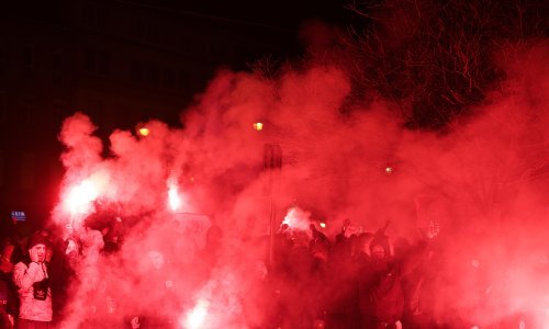 Javljaju se ljudi koji su preživjeli napad Boysa; ubijeni Grk izboden je nožem