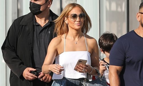 Ne znate kako nositi dugu suknju od trapera? Slavne dame imaju genijalne prijedloge