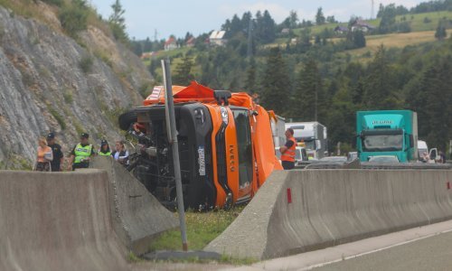 Teška nesreća na A6: Kamion naletio na radnike HAC-a, dvojica poginula