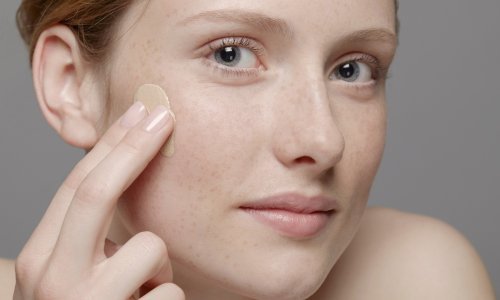 Viralni trik s korektorom oduševit će one koji ljeti ne vole previše make upa