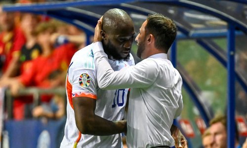 Invazija navijača Juventusa na teren i pogrdno skandiranje: Ne želimo ga!