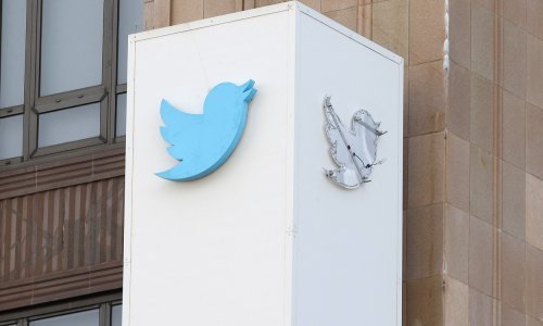 Nova čistka: Musk prodaje svjetleći logotip Twittera i druge memorabilije