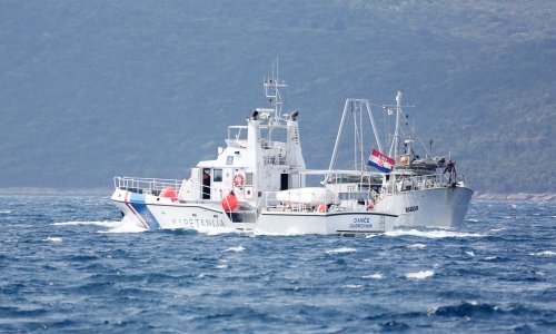 Prevrnula se jedrilica kod Koločepa, spašen brodolomac