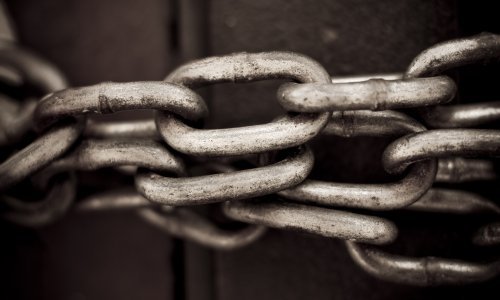 Rob 10 godina radio za obrok dnevno