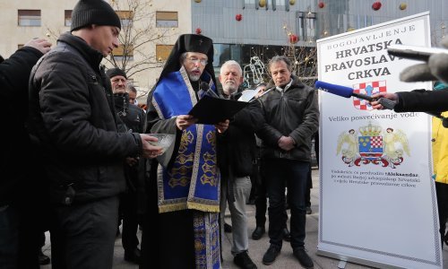 Psovke i tjeranje u četnički brlog usred Zagreba pri 'blagoslovu' vode