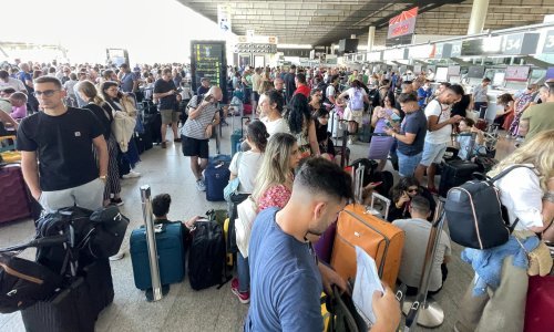 Erumpirao vulkan Etna, zatvoren aerodrom u Cataniji