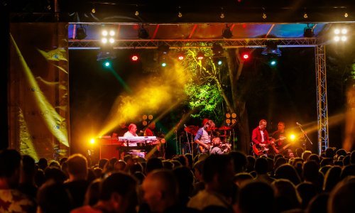 Prljavo kazalište oduševilo rasplesane Splićane na nezaboravnoj ljetnoj pozornici