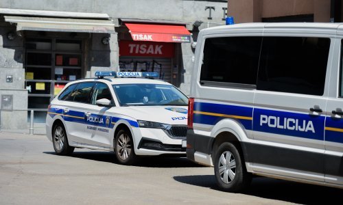 Bježao policiji pijan, bez vozačkog ispita, prometne dozvole i osobne iskaznice