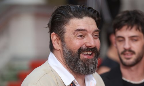 Nasmijani Navojec prošetao crvenim tepihom, a uz njega i ostatak filmske ekipe