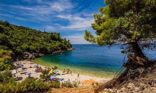 Biser Korčule koji se isplati posjetiti: Plaža Vaja oduševljava turiste željne osame