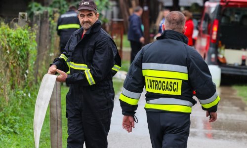Oluja u Slavoniji: Poplavljeni podrumi, udari groma izazvali požare na farmama