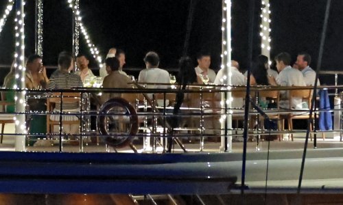 Kakva romantika: Jeff Bezos snimljen kako uživa na večeri sa zaručnicom usidren kod Mljeta