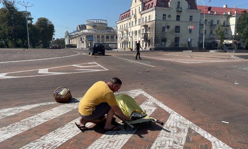 U raketiranju centra Černihiva stradala i djeca; Ukrajinci napali bazu u Rusiji