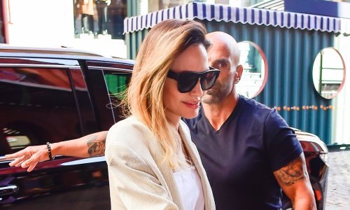 Angelina Jolie uhvaćena u sjajnoj modnoj kombinaciji na ulicama New Yorka