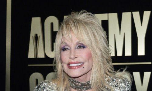 Dolly Parton objavila singl s Paulom McCartneyem i Ringom Starrom, objavit će prvi rock album u karijeri