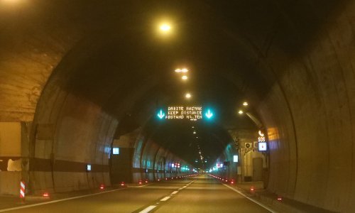 Zbog gustoće prometa povremeno se prekida promet u tunelima na A1