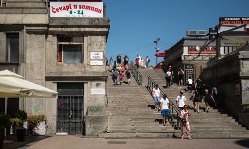 Nestao umjetnički rad s Dolca, prostorna instalacija 'Ponjava' Damira Begovića