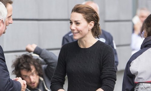 Kate Middleton osvanula na techno festivalu, a stajlingom su dominirale tenisice