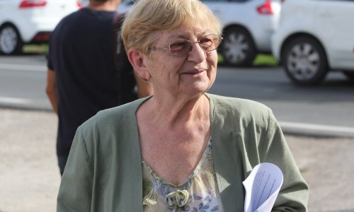 Što hoće 'molitelji' pred vukovarskom bolnicom? Pita se i Vesna Bosanac