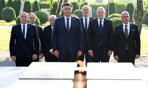 Članovi Vlade položili vijence u spomen žrtvama totalitarnih i autoritarnih režima