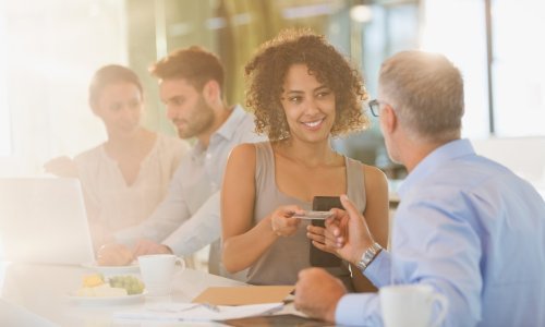 Kratak razgovor s neznancem čini život sretnijim, a ima i praktičnu korist