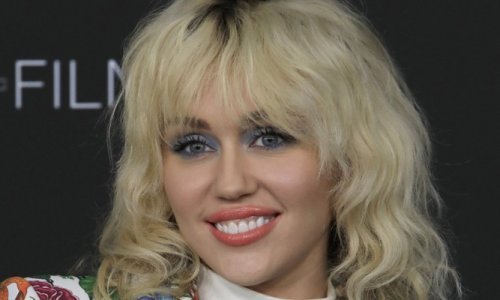 Miley Cyrus ima novu pjesmu, na koju roni suze i razmišlja o mlađim danima, ali i - njemu