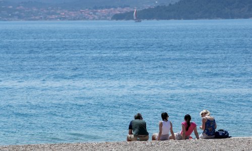 Zbog onečišćenja zabrana kupanja na zadarskoj plaži Marex