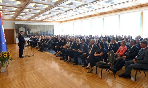 Milanović s diplomatima na Pantovčaku; pozvao premijera na razgovor o upražnjenim mjestima