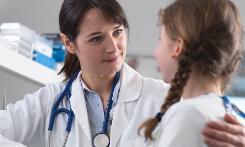 Roditelji uznemireni zbog nedostatka pedijatara, oglasili se iz Zadarske županije